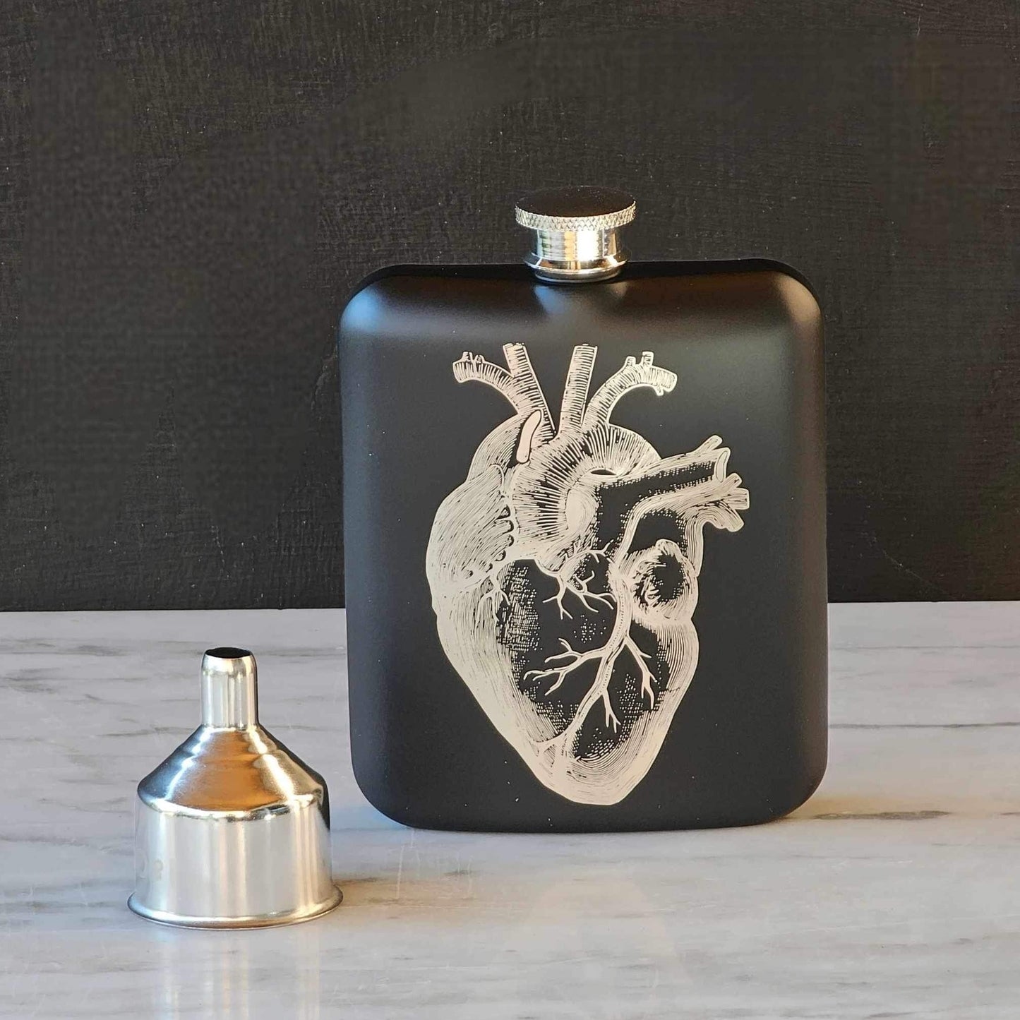 flasque,entonnoir,flasque-et-entonnoir,acier,acier-inoxydable,alochol,madame-gin,flask,stainless,steel-funnel,montreal,boutique-casa-luca