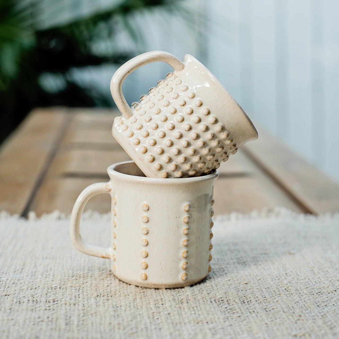 tasse-texturee-a-pois,vaisselle,ceramique,casa-luca,boutique-casa-luca,ahuntsic,montreal,decoration