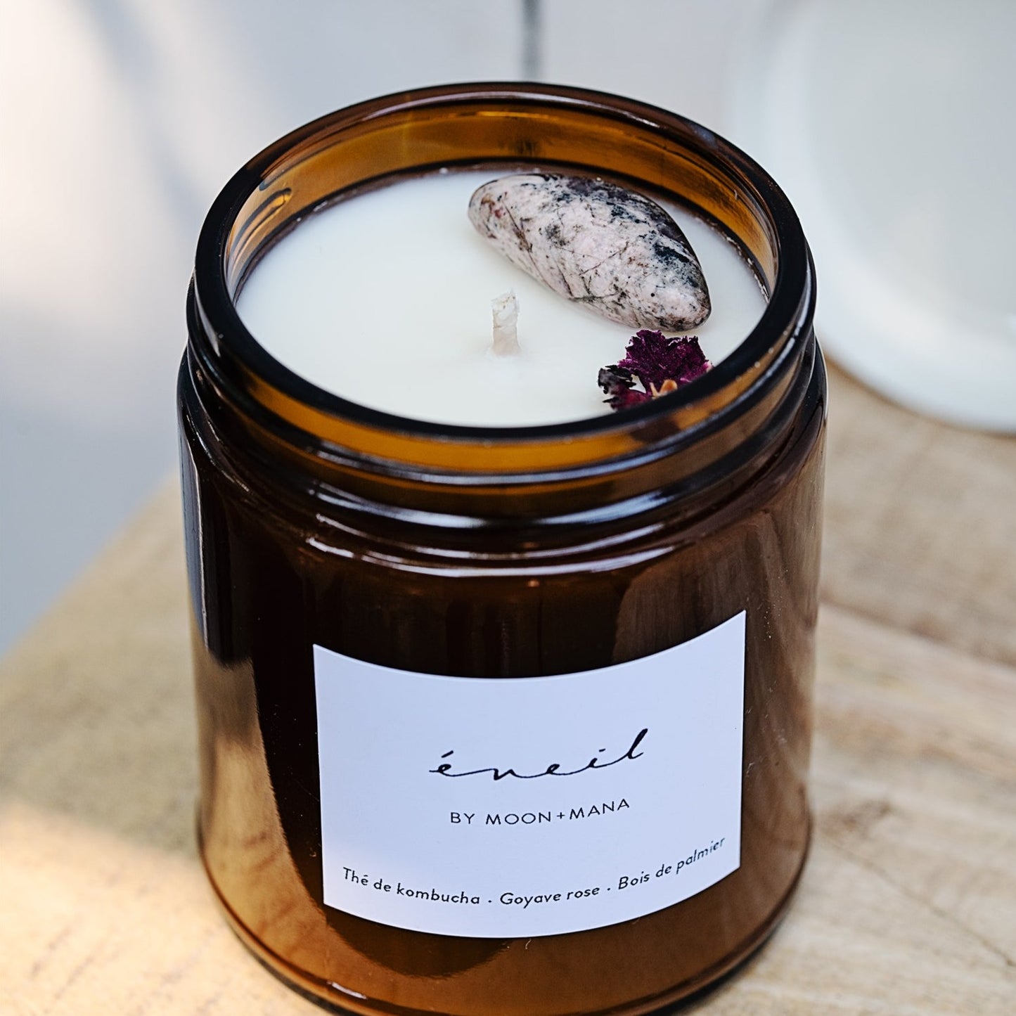 Bougie de soya - Éveil | thé de kombucha, goyave rose et bois de palmier