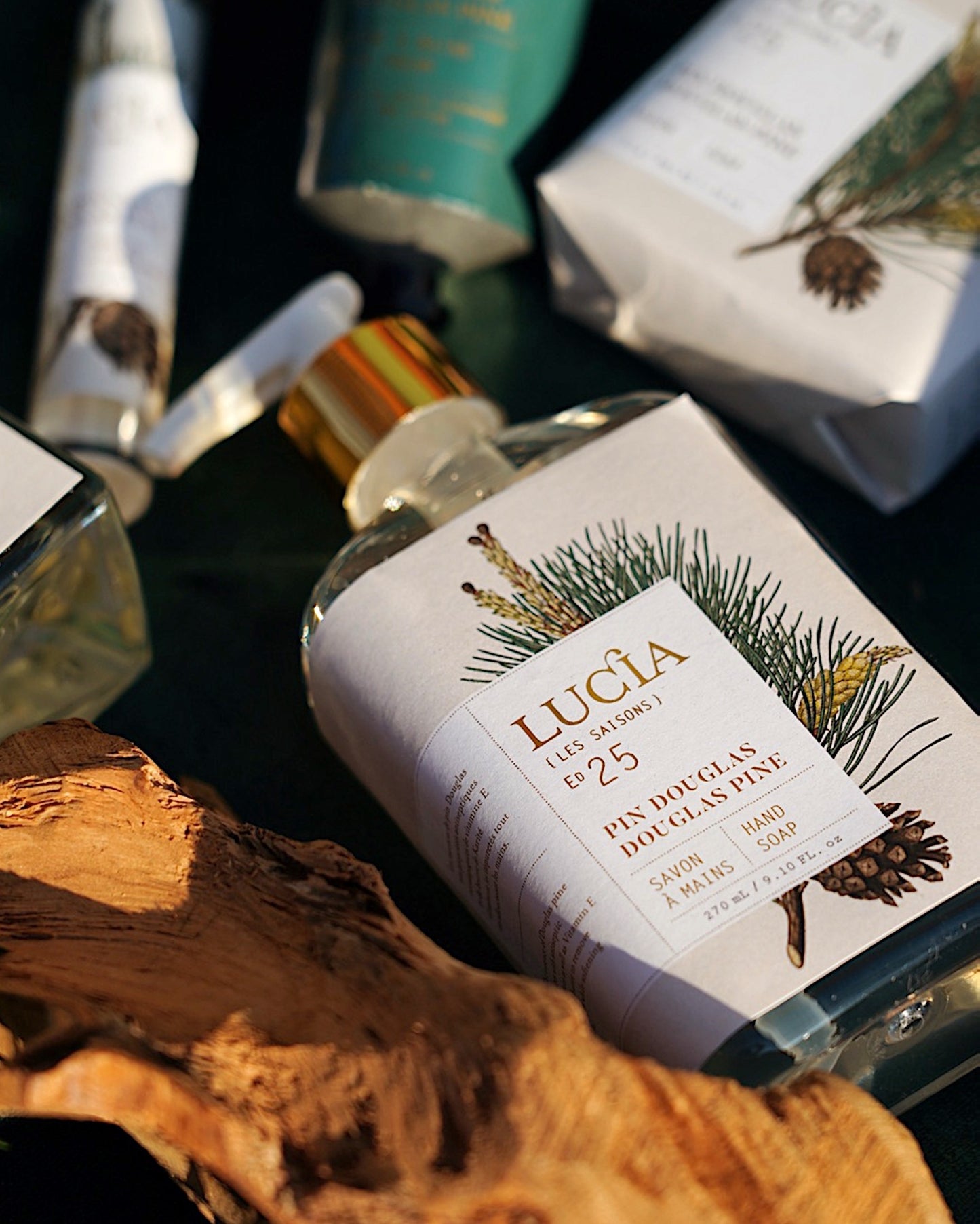 savon,liquide,a-main,lucia,purliving,montreal,fait,quebec,fabrique,pin-douglas,pin,sapin,savon-de-noel,sapin-douglas,boutique-montreal,idee-cadeau-noel,casa-luca