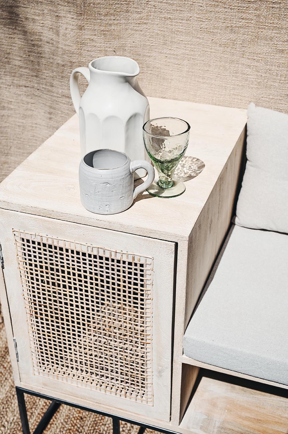 fauteuil-dentreemeuble-en-bois,decoration,deco,montreal,ahuntsic,boutique-casa-luca,achat-local,casa-luca,buffet,cabinet,cabinet-en-bois