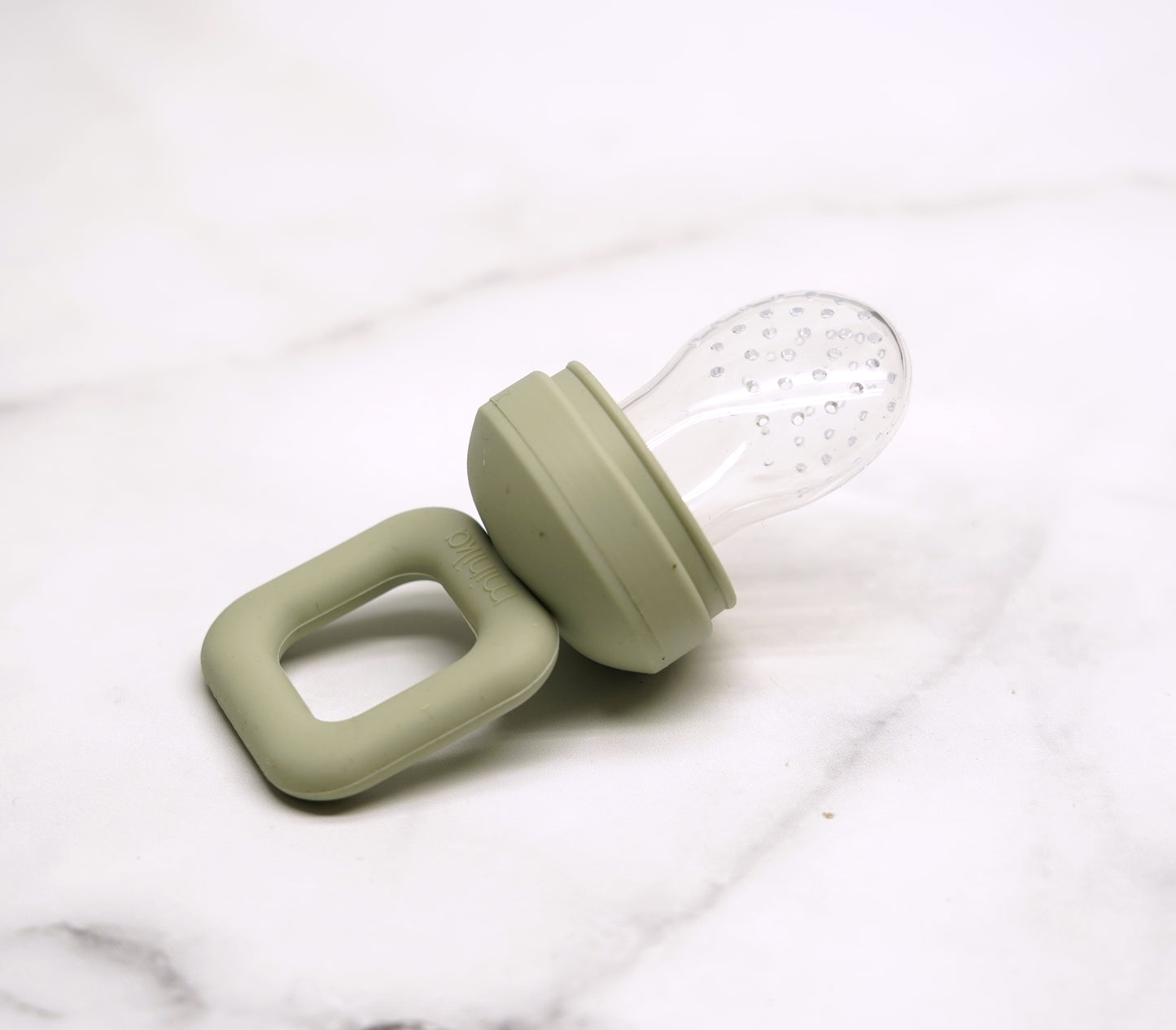 tetine-alimentaire-de-dentition,minika,silicone,tetine,compagnie-quebecoise,ahuntsic,casa-luca,montreal,quebecois,enfant,bebe,bol-enfant