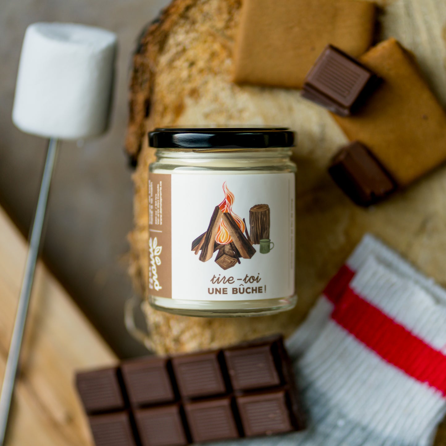 bougie-dans-la-prairie-tire-toi-une-buche,chandelle,cire-de-soya,creation-locale,produit-quebecois,fait-au-quebec,montreal,ahuntsic,casa-luca,casaluca,boutique-casa-luca,soya,achat-local,dans-la-prairie,fait-a-la-main