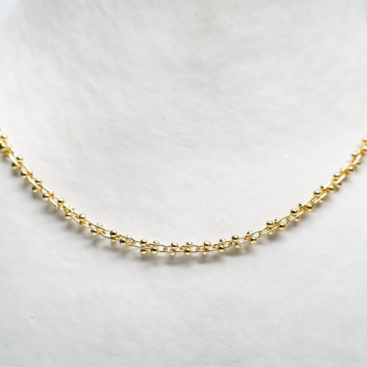 collier-plaque-or-18k,bijou,bijoux,idee-cadeau,beau-collier,chic,unique,cadeau-fete-des-meres,cadeau-st-valentin,montreal,ahuntsic,boutique-casa-luca,casa-luca,boutique-montreal