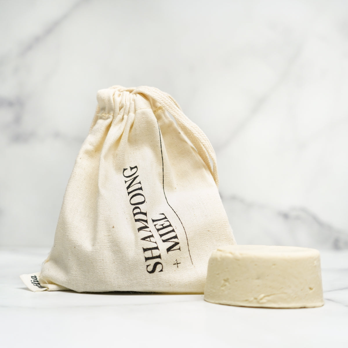 shampoing-en-barre-cheveux-secs-et-peau-sensible,shampoing,shampoing-barre,cheveux,miel,brut,quebecois,quebec,abeille,montreal,decoration,montreal,boutique,casa-luca