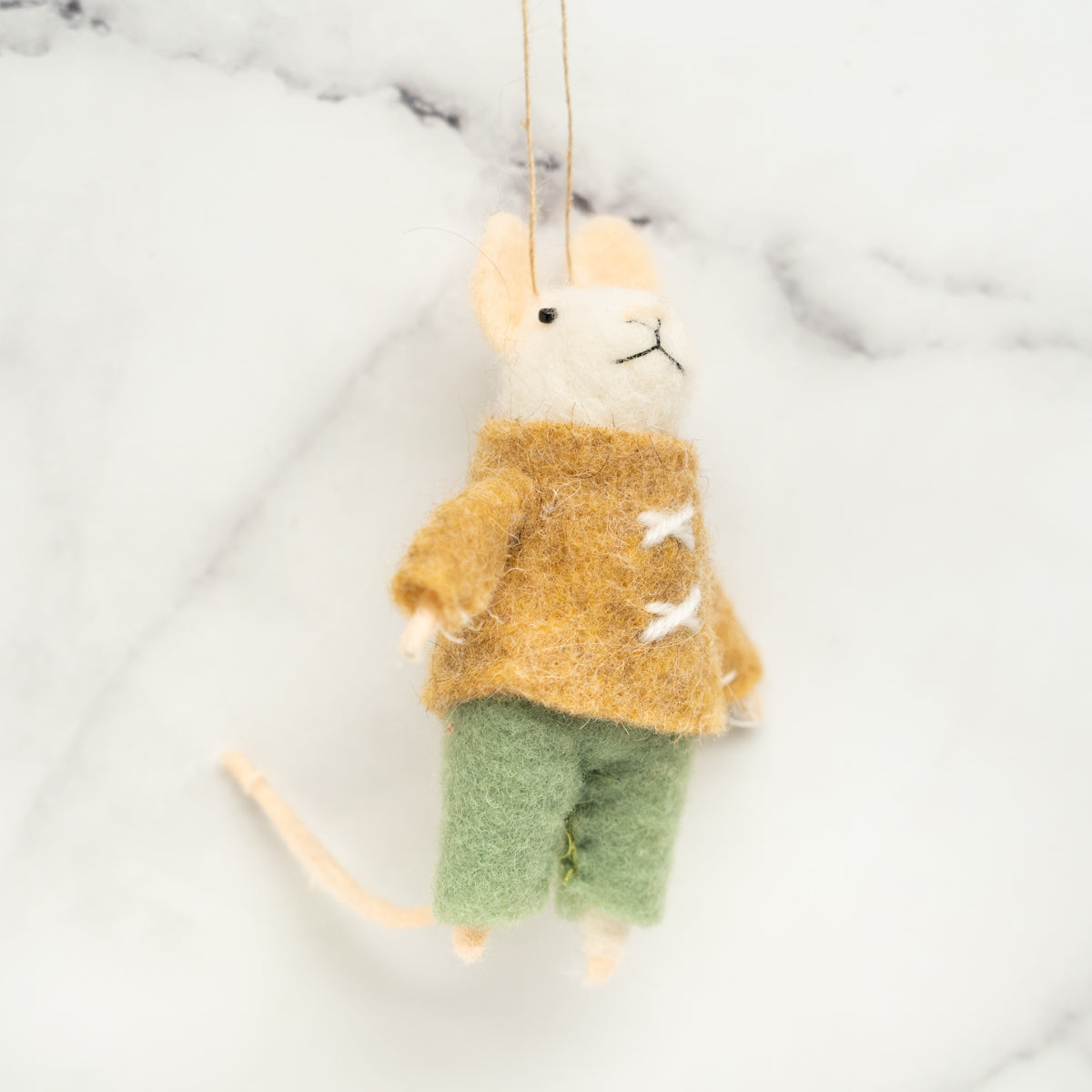 souris-de-noel-manteau-marron,souris,feutre,decoration-de-noel,decoration,souris-de-noel,casa-luca,boutique-de-noel,montreal,boutique-de-montreal,decoration-de-noel,ornement-de-noel,sapin-de-noel,balle-de-neige,boule-de-neige