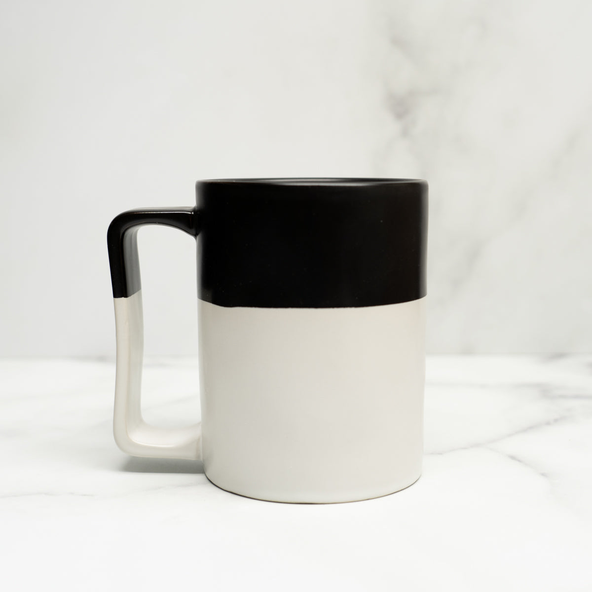tasse-blanche-et-noire,tasse,ceramique,ahuntsic,casa-luca,boutique-casa-luca