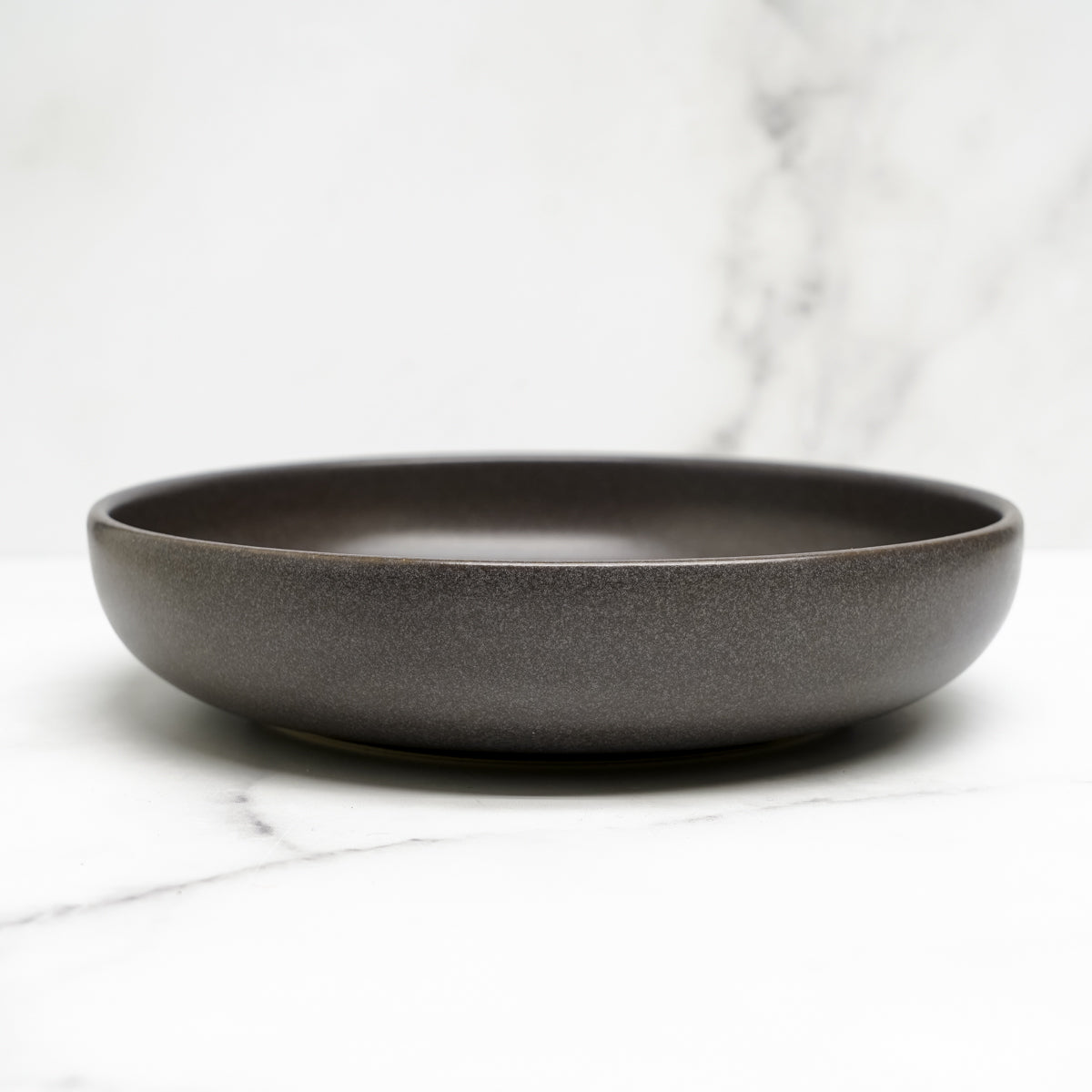 assiette-creuse-anthracite,bol-moyen-en-gres-creme,bol-grès,ahuntsic,montreal, boutique-casa-luca,casa-luca,vaisselle,achat-local,ahuntsic