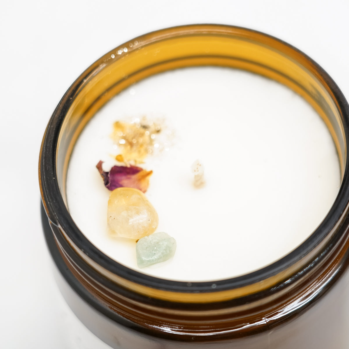 bougie-de-soya-et-noix-de-coco-petale-de-dalhia-et-bois-de-santal,moonandmana,cristal,cristaux,bougie,chandelle,cire-de-soya,creation-locale,produit-canadien,fait-au-canada,montreal,ahuntsic,casa-luca,casaluca,boutique-casa-luca,cadeau