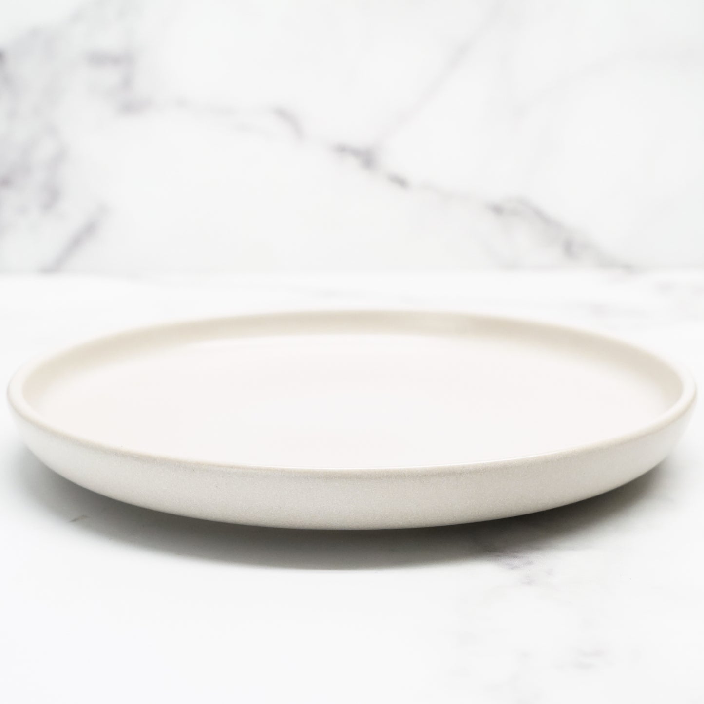 assiette-moyenne-en-gres-creme,assiette-grès,ahuntsic,montreal, boutique-casa-luca,casa-luca,vaisselle,achat-local,ahuntsic