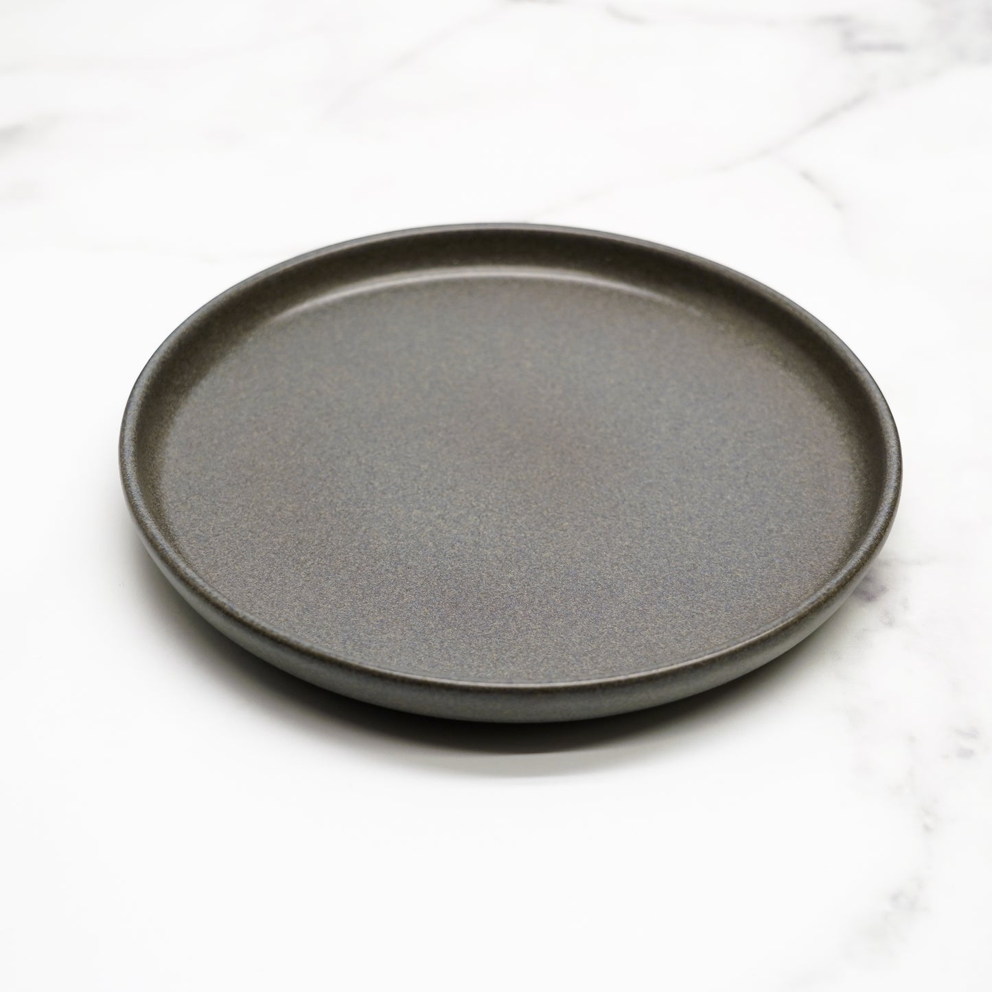 assiette-petite-anthracite-montreal,assiette-ceramique,ahuntsic,montreal, boutique-casa-luca,casa-luca,vaisselle,achat-local,ahuntsic