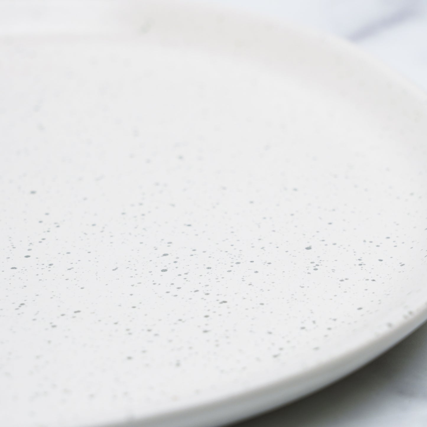 assiette-en-gres-creme,assiette-gres,ahuntsic,montreal,boutique-casa-luca, casa-luca,vaisselle,achat-local,ahuntsic