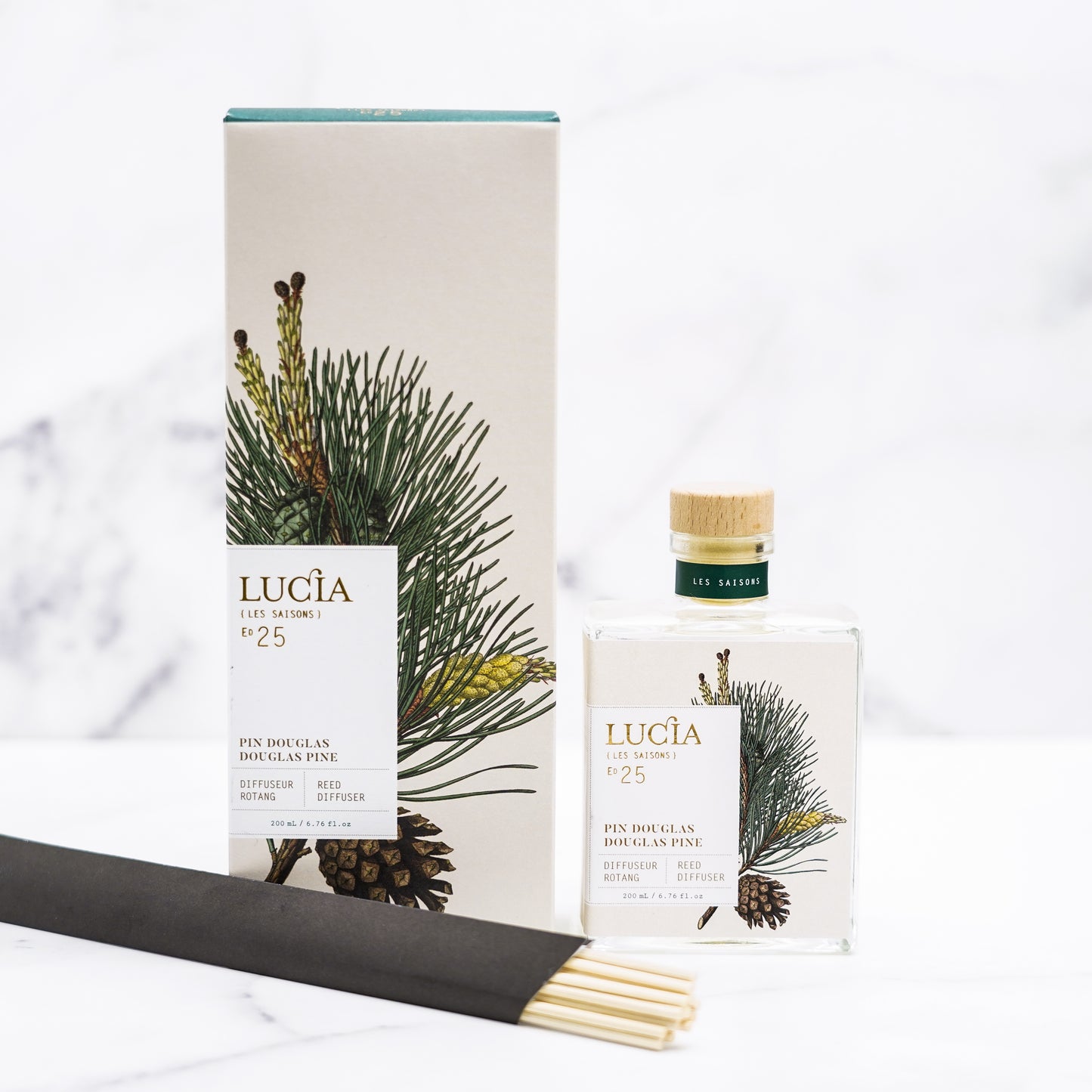 diffuseur,lucia,purliving,montreal,fait,quebec,fabrique,pin-douglas,pin,sapin,savon-de-noel,sapin-douglas,boutique-montreal,idee-cadeau-noel,casa-luca,diffuseur-baguette-de-bois,diffuseur-tige-de-bois