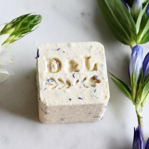 cube-de-lait,bain,bains,self-care,detente,effervescent,bombe-de-bain,fait,quebec,fabrique,nature,idee-cadeau,produits,soins,dot-et-lil,dot-&-lil,montreal,quebec,casa-luca,the-blanc-et-gingembre