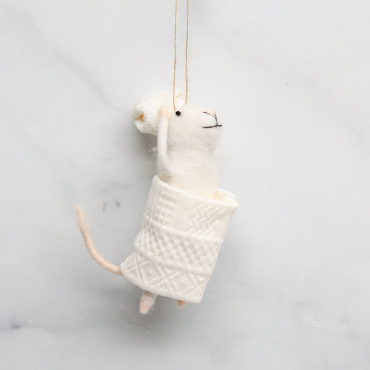souris-de-noel-sapin,souris,feutre,decoration-de-noel,decoration,souris-de-noel,casa-luca,boutique-de-noel,montreal,boutique-de-montreal,decoration-de-noel,ornement-de-noel,sapin-de-noel,balle-de-neige,boule-de-neige,souris-de-noel