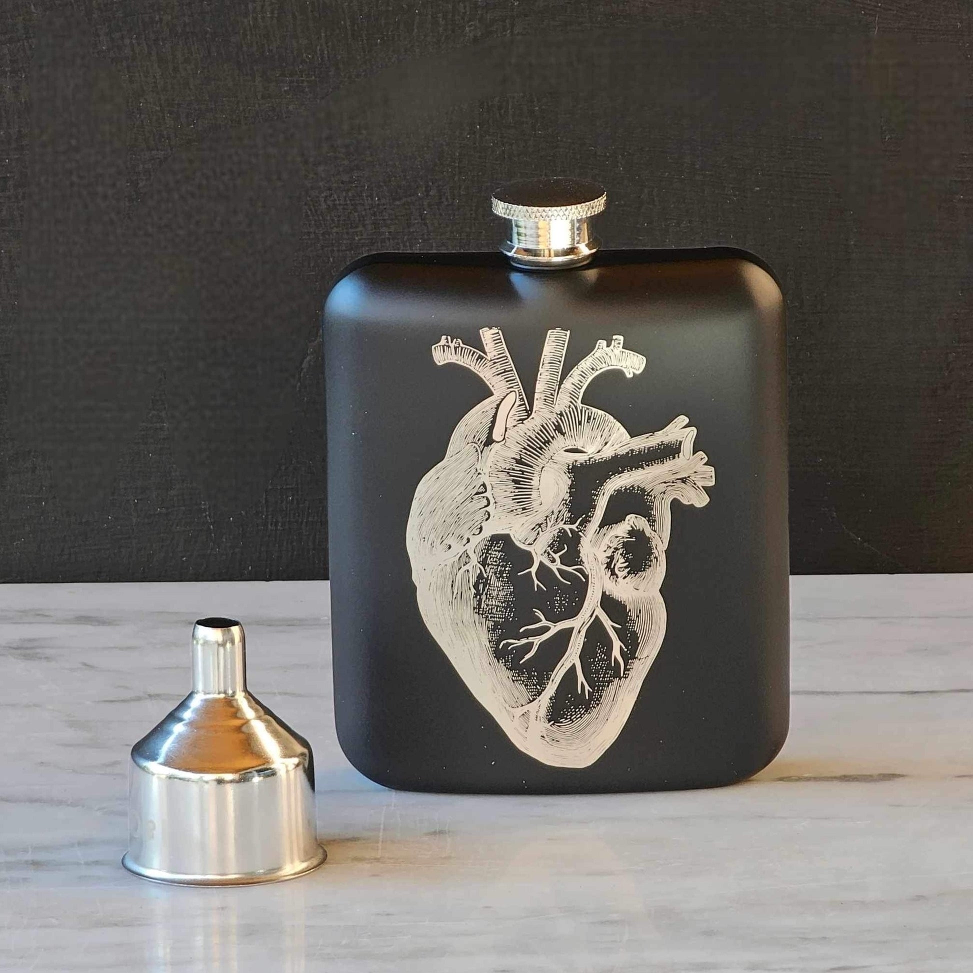 flasque,entonnoir,flasque-et-entonnoir,acier,acier-inoxydable,alochol,madame-gin,flask,stainless,steel-funnel,montreal,boutique-casa-luca