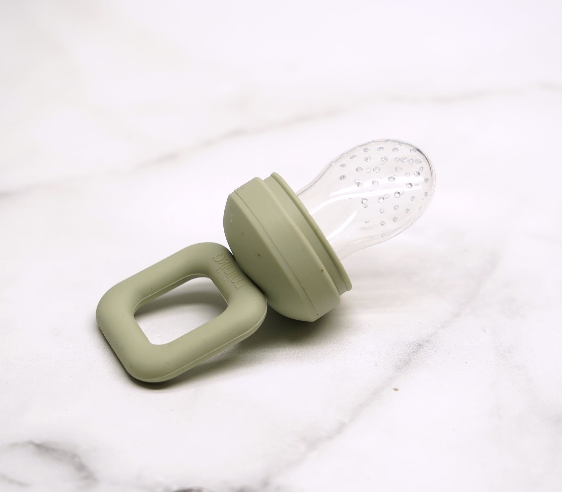 tetine-alimentaire-de-dentition,minika,silicone,tetine,compagnie-quebecoise,ahuntsic,casa-luca,montreal,quebecois,enfant,bebe,bol-enfant