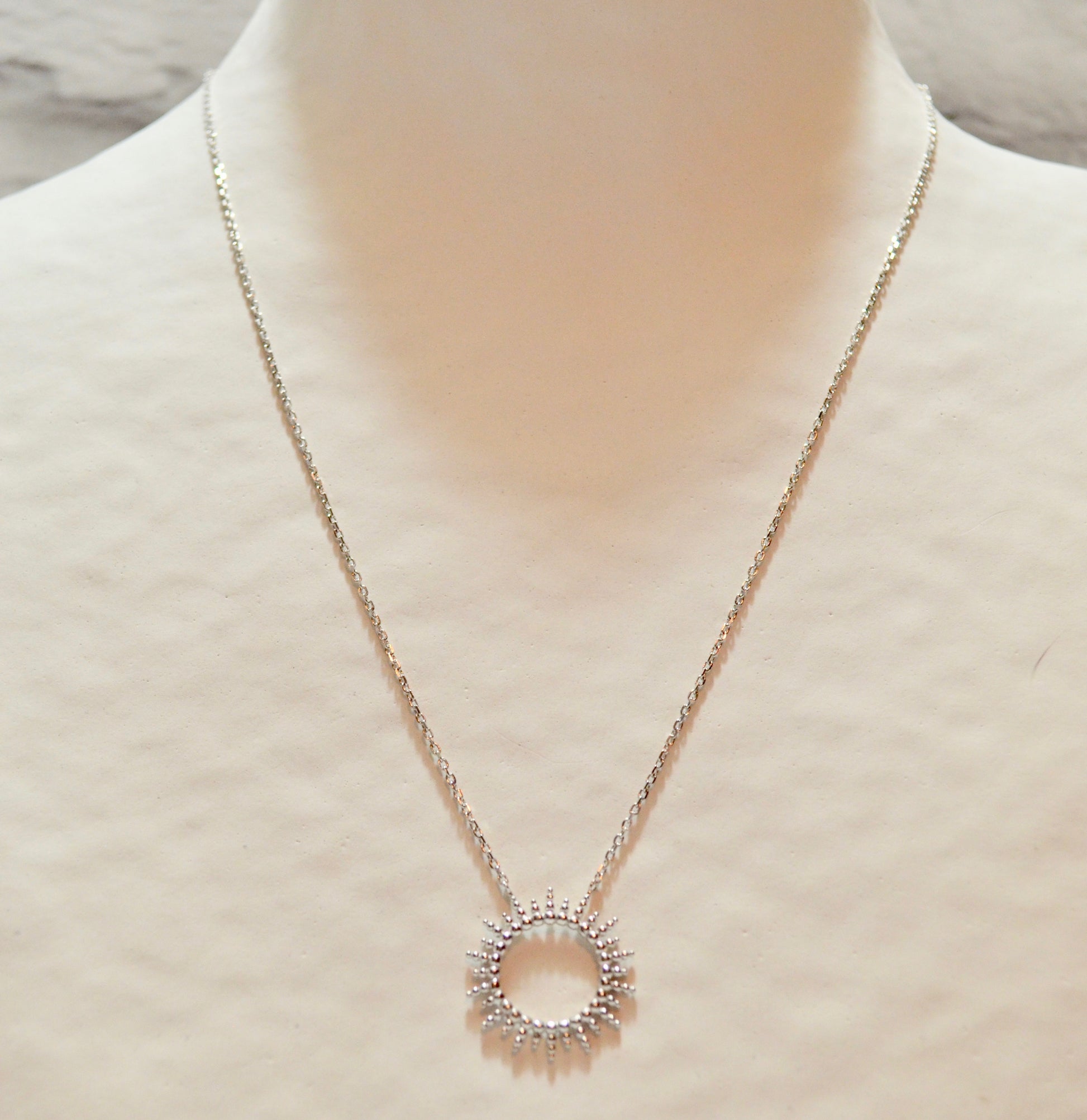 collier,argent,grand-soleil,soleil,bijoux,cadeau,idee-cadeau,femme,mode,boutique-casa-luca,casa-luca,montreal,ahutnsic