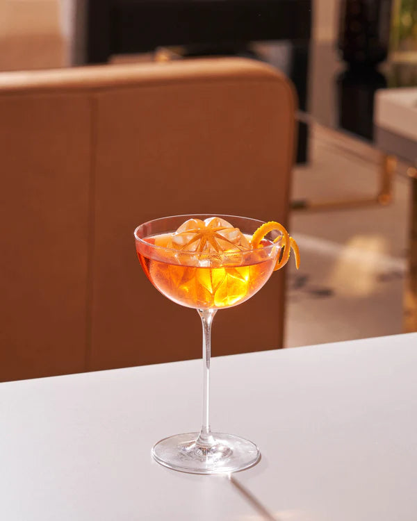 moule-pour-glacon-ondule,moule-pour-spheres-de-glace,moule,glace,sphere,glace-sphere,cocktail,drinks,,drink,cocktail,alcool,montreal,casa-luca,boutique-casa-luca,ahuntsic,boutique-de-noel,pop-up,madame-gin