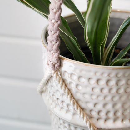 jardiniere-minimaliste-creme-et-latte,montreal,idee-cadeau,cache-pot,inspiration ,pot-suspendu,cache-pot-suspendu,tendance,jardinière,montreal,boutique-casa-luca, casa-luca,ahuntsic,montreal,jardiniere-macrame,macrame