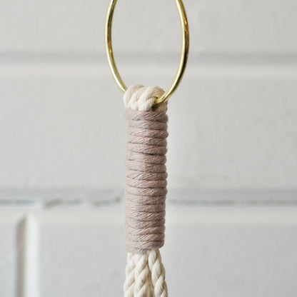 jardiniere-minimaliste-creme-et-latte,montreal,idee-cadeau,cache-pot,inspiration ,pot-suspendu,cache-pot-suspendu,tendance,jardinière,montreal,boutique-casa-luca, casa-luca,ahuntsic,montreal,jardiniere-macrame,macrame