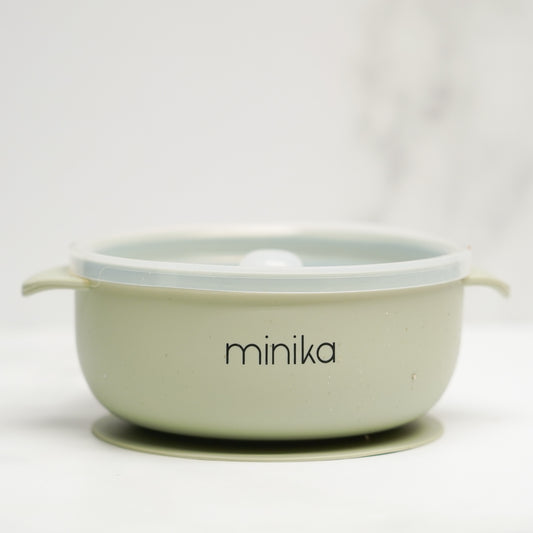 bol-a-ventouse-avec-couvercle,bol,ventouse,couvercle,minika,silicone,tasse,compagnie-quebecoise,ahuntsic,casa-luca,montreal,quebecois,enfant,bebe,bol-enfant
