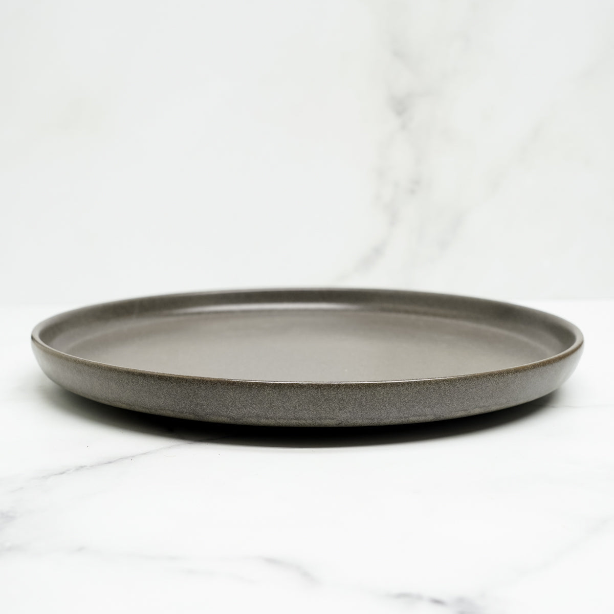 grande-assiette-anthracite,assiette-ceramique,ahuntsic,montreal, boutique-casa-luca,casa-luca,vaisselle,achat-local,ahuntsic