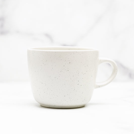 tasse-en-gres-creme,tasse-gres,ahuntsic,montreal,boutique-casa-luca, casa-luca,vaisselle,achat-local,ahuntsic