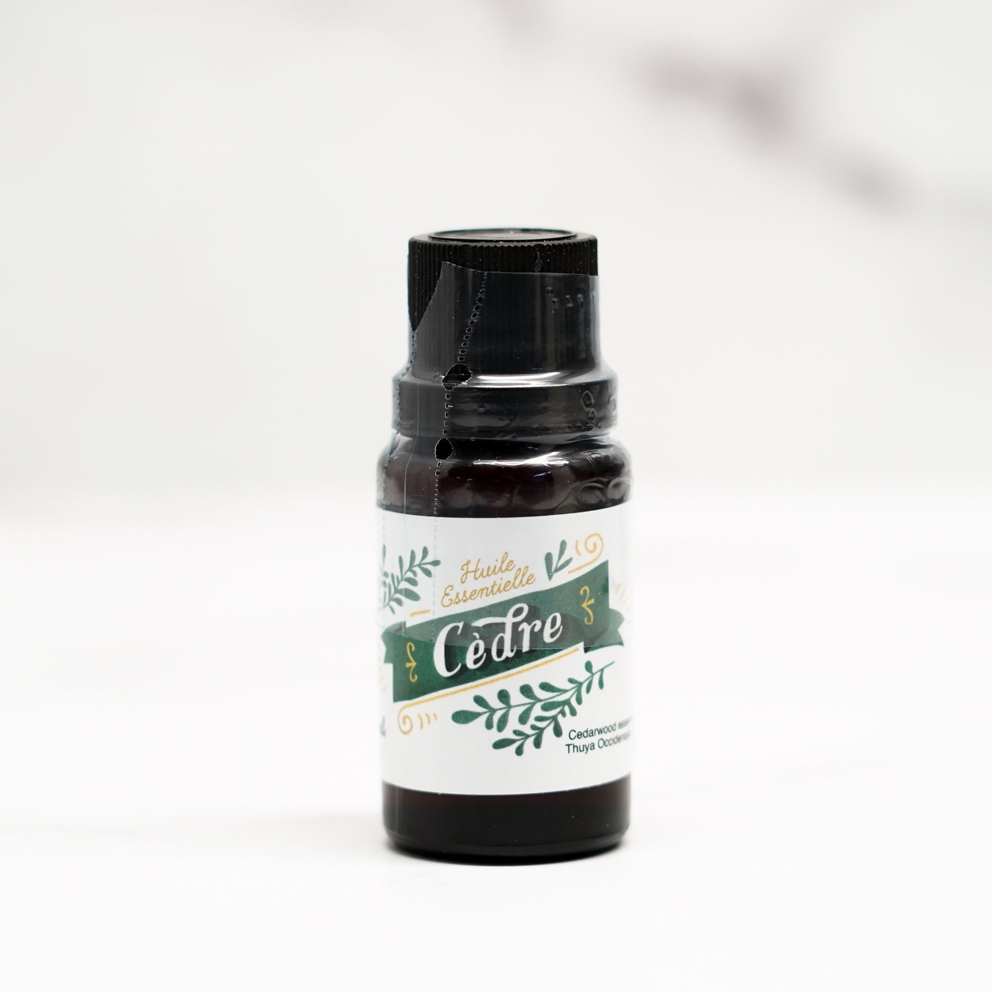 huile-essentielle-savonnerie-des-diligences-cedre-montreal,huile-essentielle,casa-luca-ahuntsic,montreal,savonnerie-des-dilligences,produits-quebecois,fait,quebec,fabrique,boutique-casa-luca,
