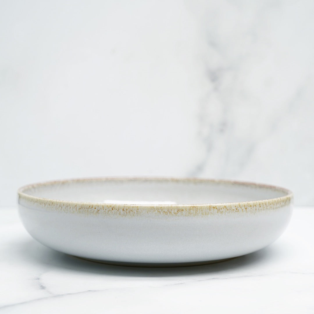assiette-creuse-écru-brillant,bol-moyen-en-gres-creme,bol-grès,ahuntsic,montreal, boutique-casa-luca,casa-luca,vaisselle,achat-local,ahuntsic