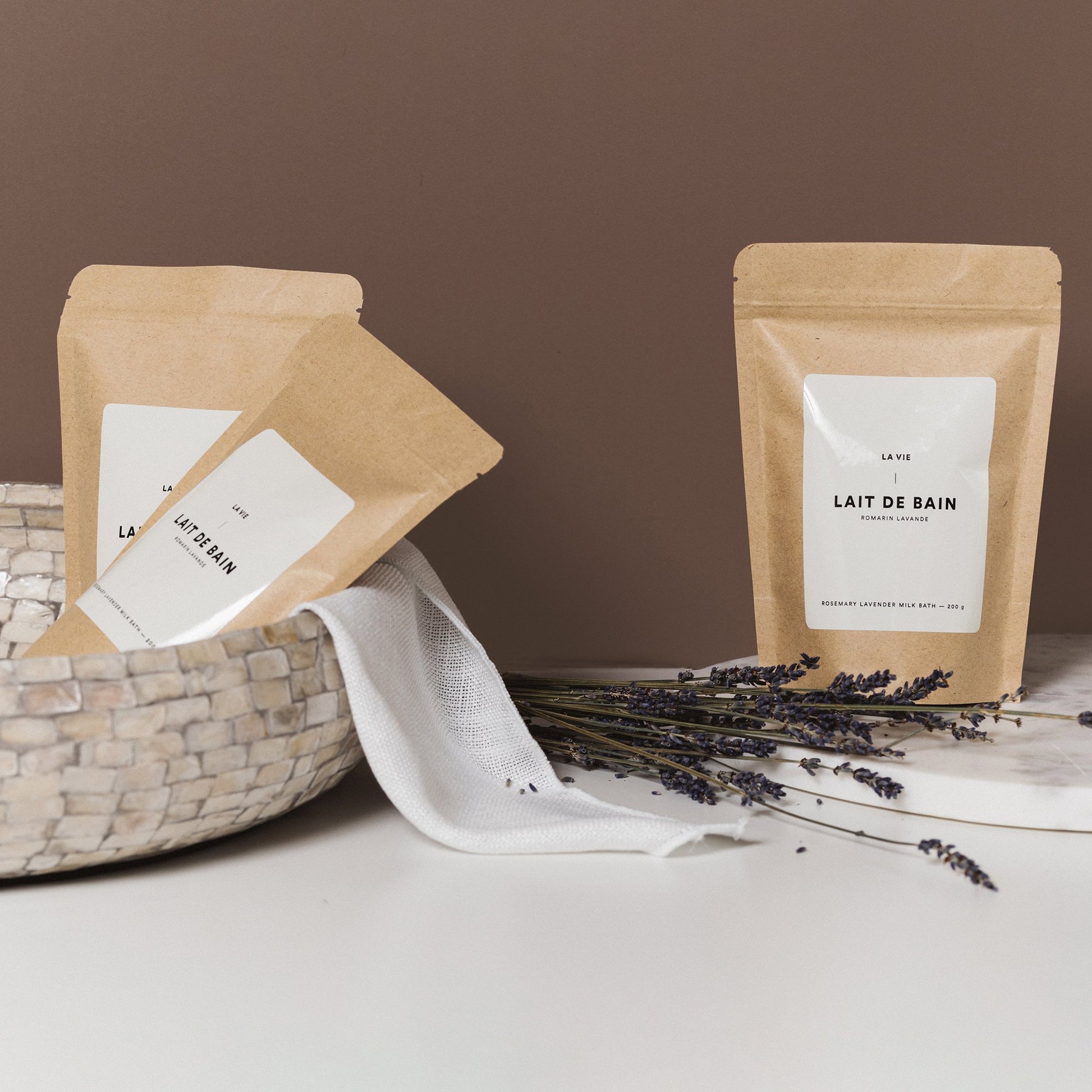 lait-de-bain-la-vie-romarin-lavande,huiles-essentielles,eucalyptus,naturel,vegan,la-vie,la-vie-apothicaire,montreal,ahuntsic,casa-luca,boutique-casa-luca,lait-de-bain,self-care,prendre-soin-de-soi,prendre-un-moment-pour-soi