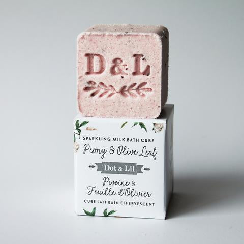 cube-de-lait,bain,bains,self-care,detente,effervescent,bombe-de-bain,fait,quebec,fabrique,nature,idee-cadeau,produits,soins,dot-et-lil,dot-&-lil,montreal,quebec,casa-luca,pivoine-et-feuille-d-olivier