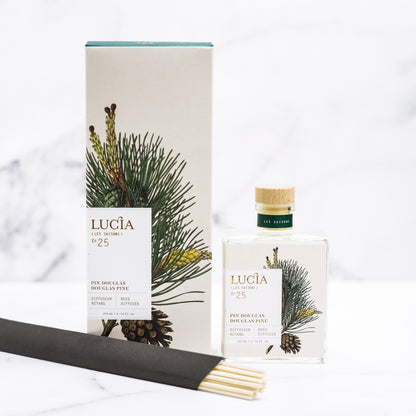diffuseur,lucia,purliving,montreal,fait,quebec,fabrique,pin-douglas,pin,sapin,savon-de-noel,sapin-douglas,boutique-montreal,idee-cadeau-noel,casa-luca,diffuseur-baguette-de-bois,diffuseur-tige-de-bois